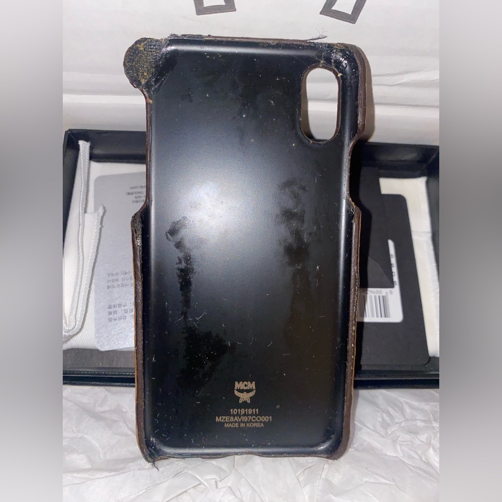 Authentic MCM iphoneX case - Picture 8 of 10